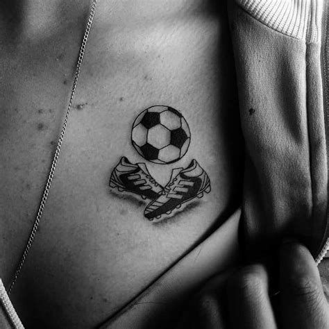 tatuajes pequeos de ftbol|Tatuajes de fútbol: ⚽️ Significado +100 imágenes y diseños